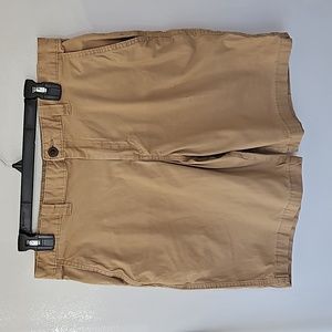Men's Magellan shorts. Khaki. Size 33